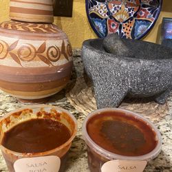 Salsa De Tomatillo/ Salsa Roja 