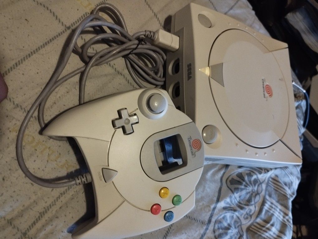 Modded GDEMU Sega Dreamcast Console w/ 128gb, Controller & Cables!