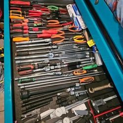 Heavy-Duty Mechsnic Toolbox – Like New, Fully Loaded