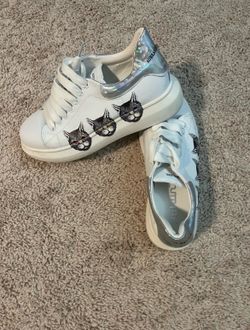 White Platform Sneakers with Cat Motif and Iridescent Heel