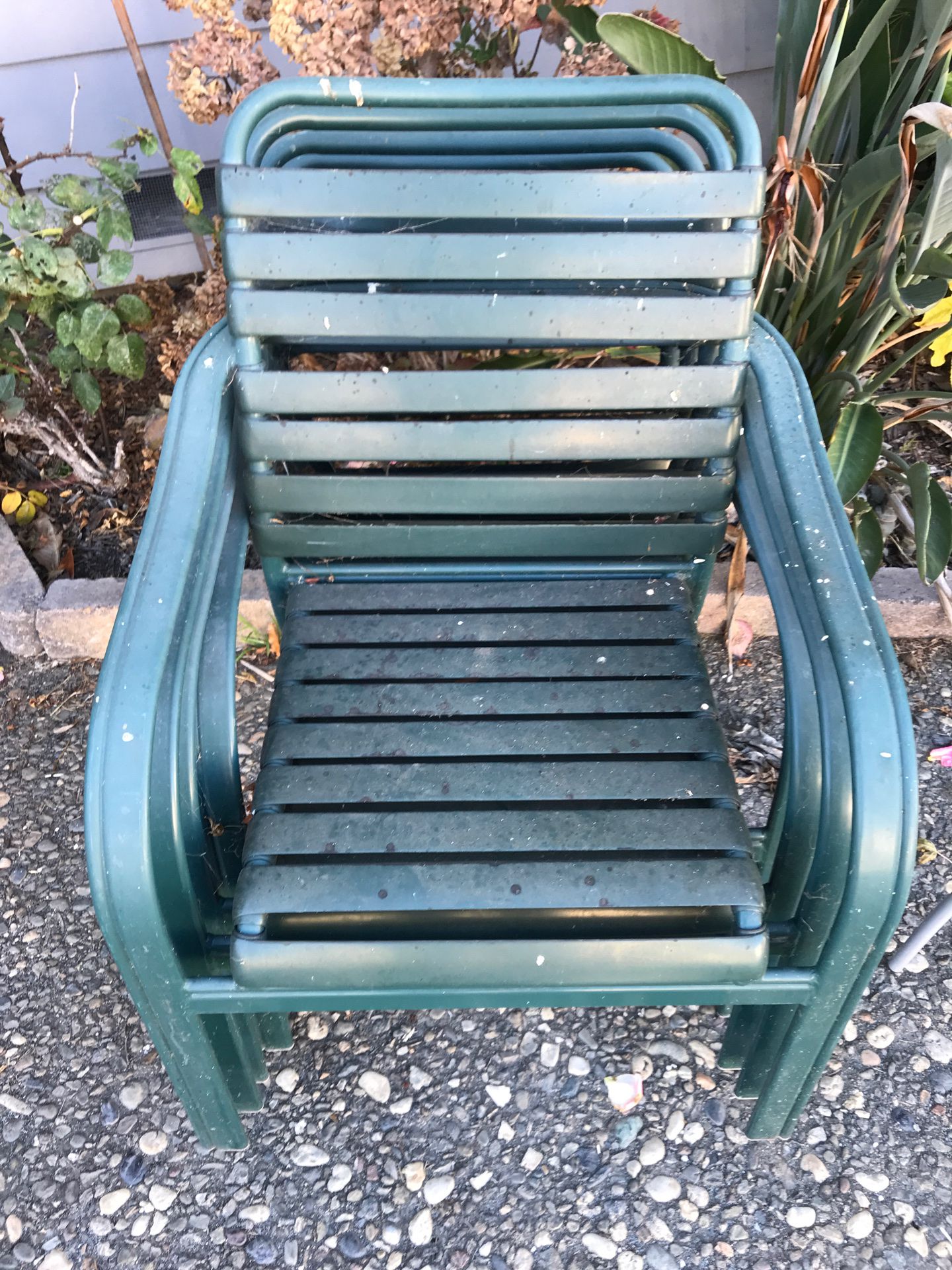 Outdoor chairs x4