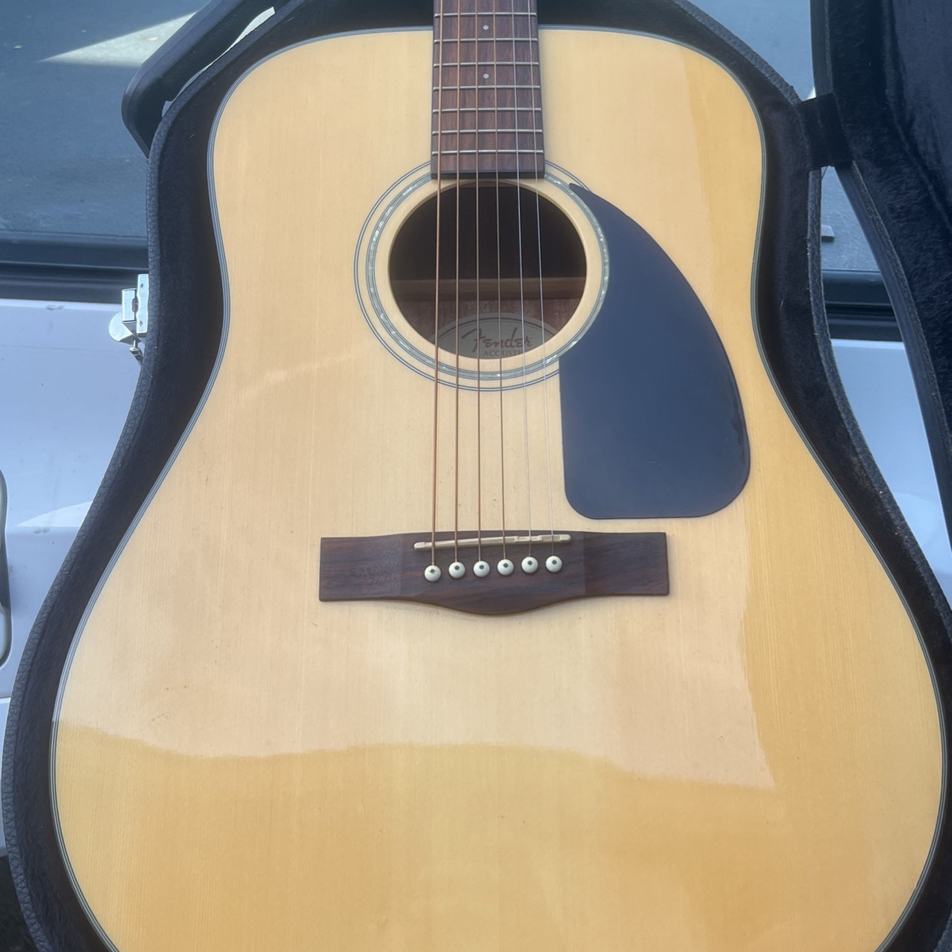 Fende Acoustic CD-60 w Hardcase. Real Wood.