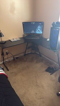 Corner desk