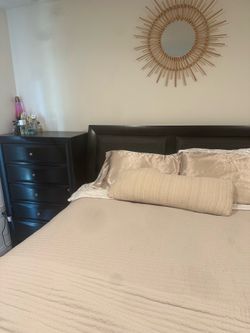 Queen sized bedroom set