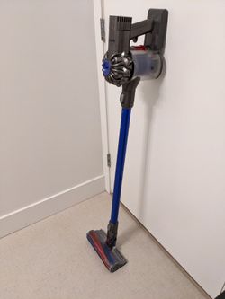 Dyson V6 fluffy cordless stick vacuum
