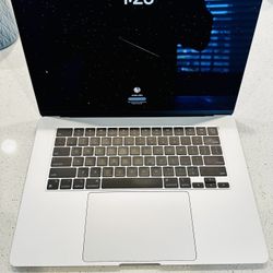 2022 MacBook Air M2 (15”) + Magic Mouse