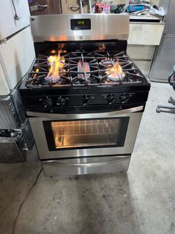Kenmore gas Stove everything working 3 Month Warranty we Deliver