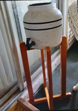 Ceramic water bottle container and stand