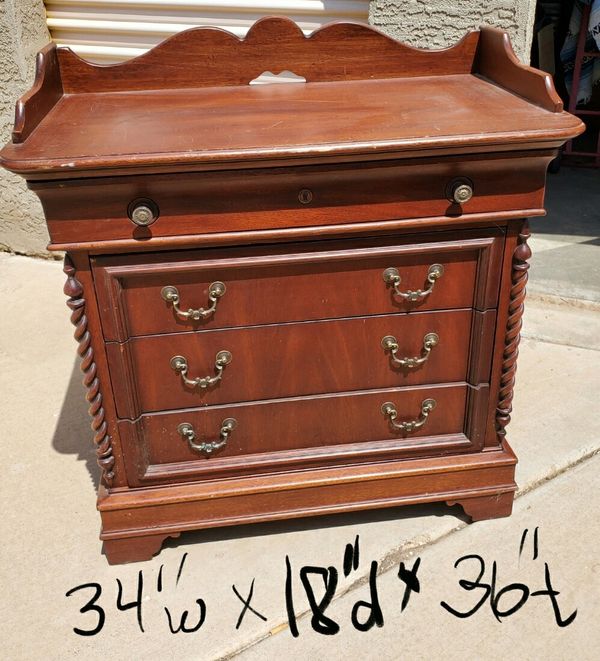 Beautiful Lexington Vestiges Nightstand (1) for Sale in Gilbert, AZ OfferUp