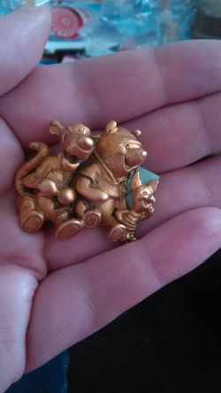 Winnie the Pooh pendant pin
