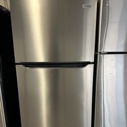 🔹Frigidaire Stainless Steel T/b Refrigerator 🔹Comes With 60 DAY WARRANTY 📍5200 E 10TH AVE TAMPA FL 33619📍