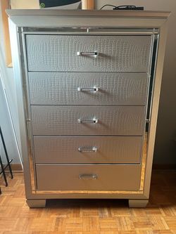 4 piece Bedroom set