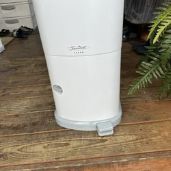 adult diaper disposal 