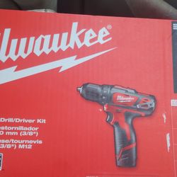 Milwaukee M12 Compact 3/8 Drill/Driver Kit 