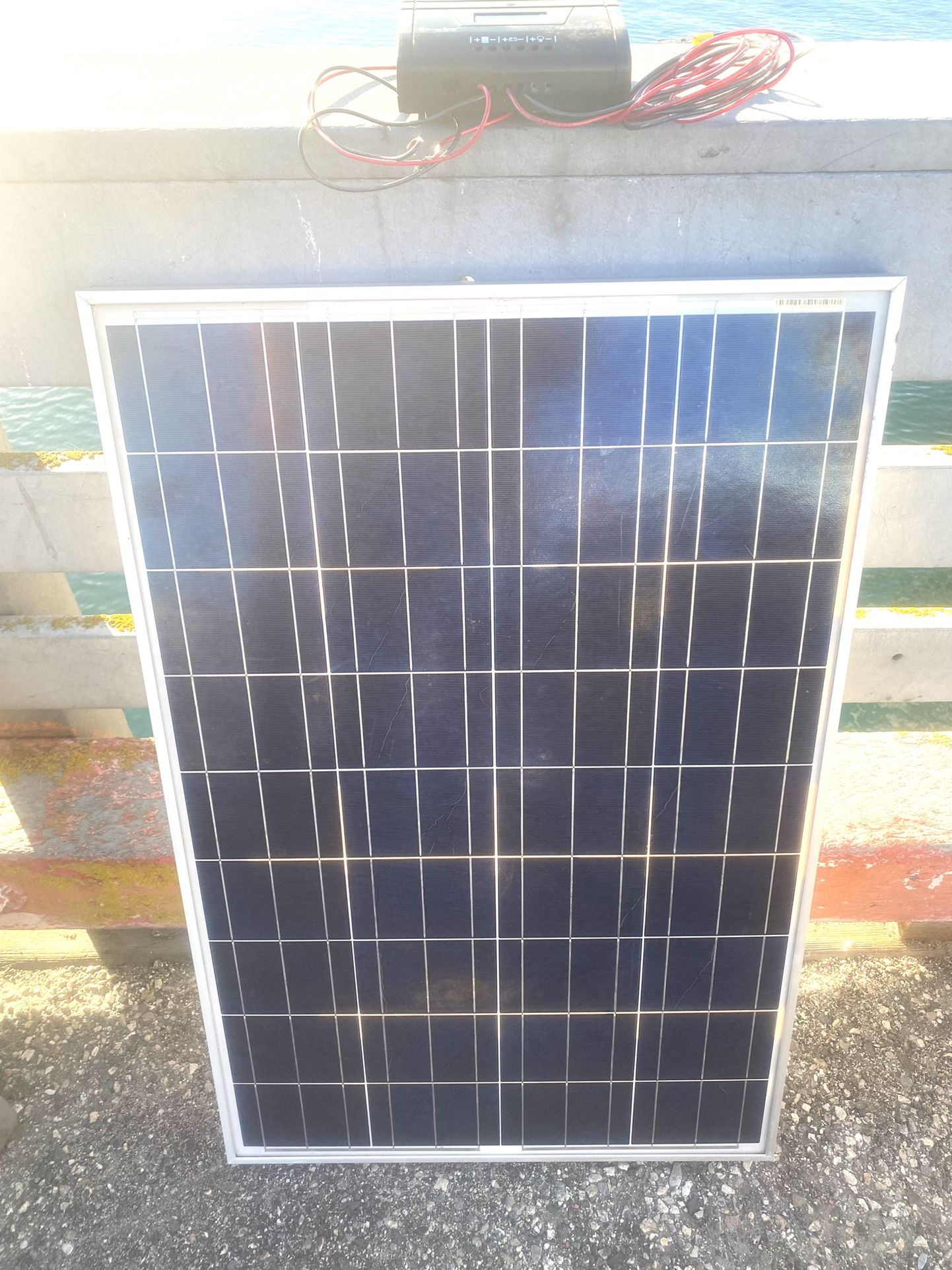 100 Watt Grape Solar Panel/ 300 Watt Grape Charge Controller