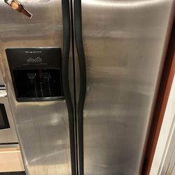 Fridge With Ice Maker And Filtered Water 