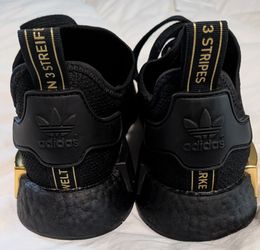 Adidas casual tennis shoes