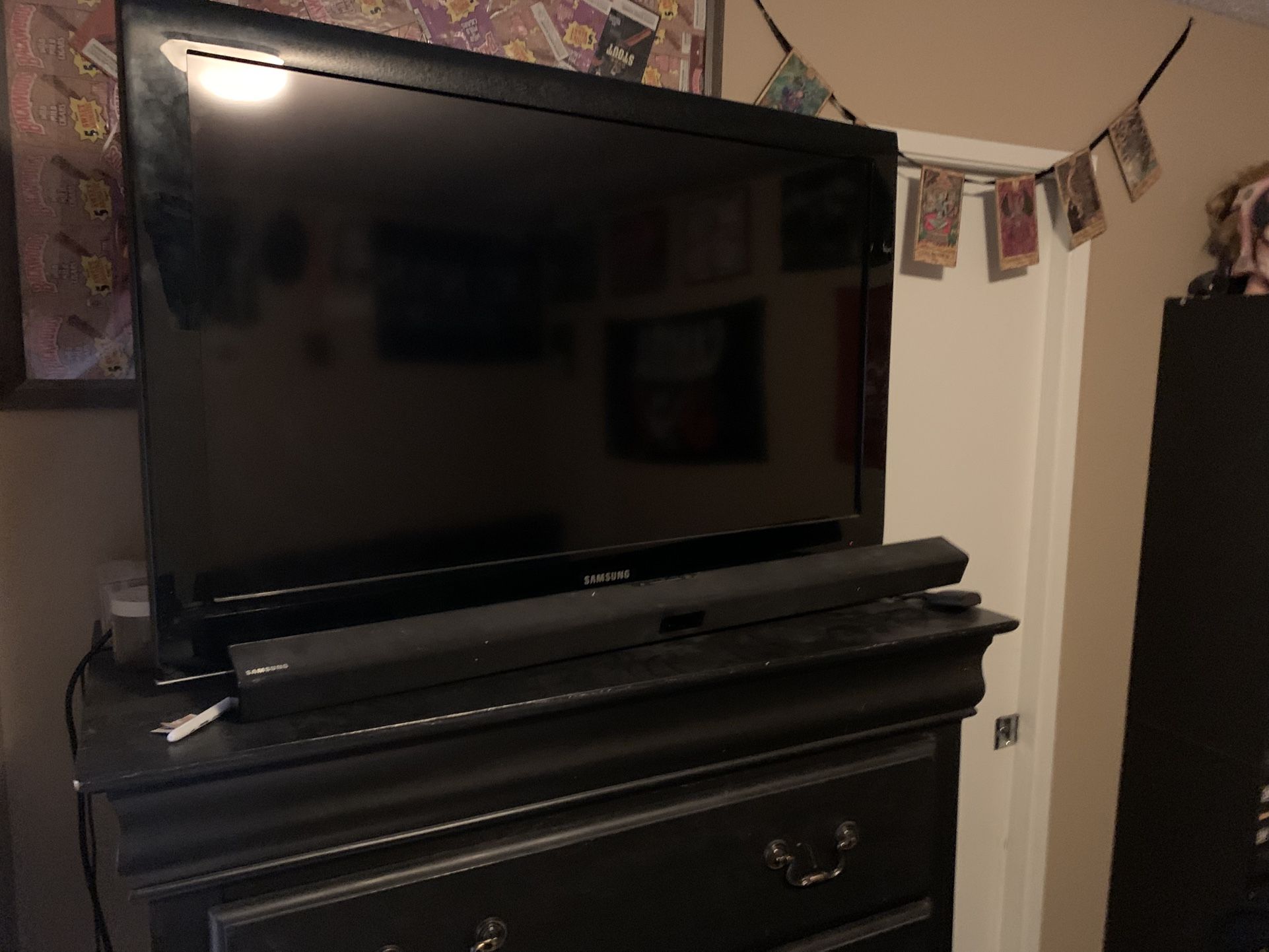 40 In Samsung Tv + Roku + Samsung Sound Bar
