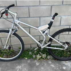 Amp Research/ Mercedes Benz Bike