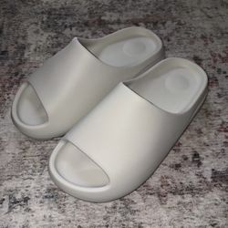Yeezy S-01 Slide ‘Cream’ SIZE 9