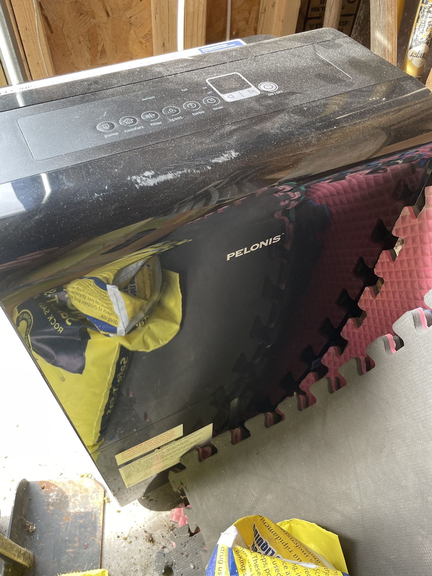 DEHUMIDIFIER (PELONIS)