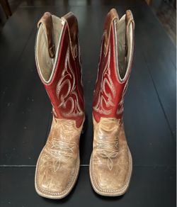 Kids size 4 boots