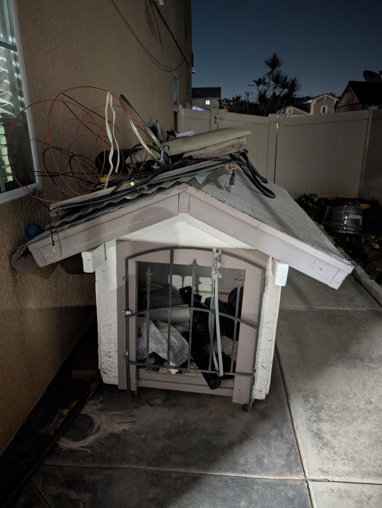 Large Outdoor Dog House – Sturdy & Spacious