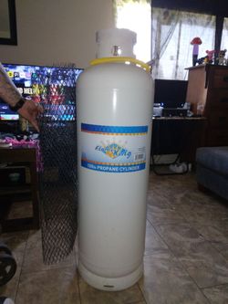 100 lbs. PROPANE Tank