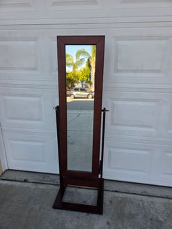 Mirrored Holder