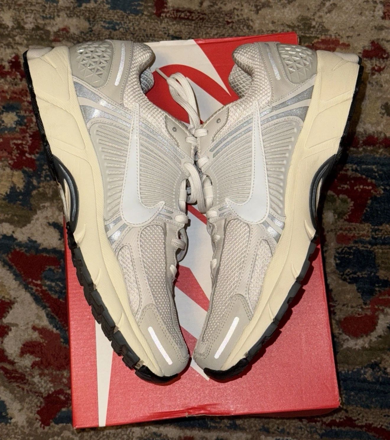 Nike Men 11.5 Vomero Zoom 5 Platinum Tint 
