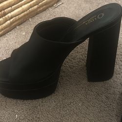 Size 10, Black High Heels 