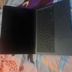 MacBook Air 13.6 Inch