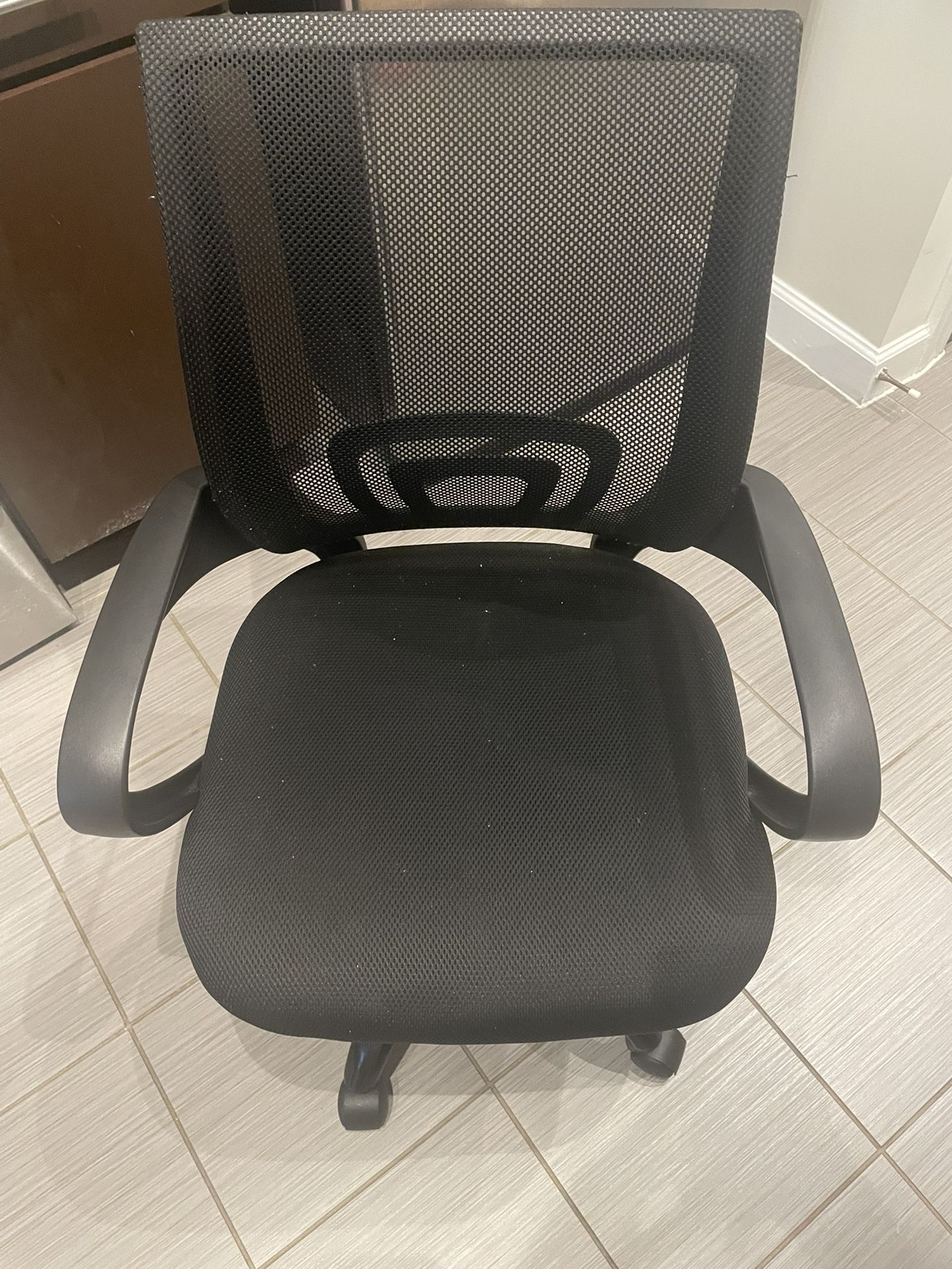 Ergonomic Mesh Office Chair – Black – Excellent Condition | Send Offer