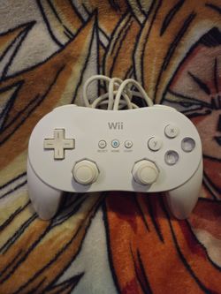 White Nintendo Wii Classic Controller Pro