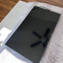 TCL 43” 4K Ultra HD TV With Wall Mount