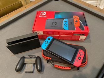 Nintendo Switch V2 32GB – Excellent Condition + Complete Set & Carrying Case
