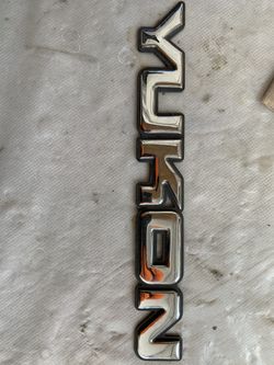 GMC YUKON EMBLEM