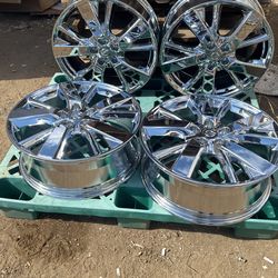 (4) Nissan Pathfinder 20x7.5 Chrome (2012)