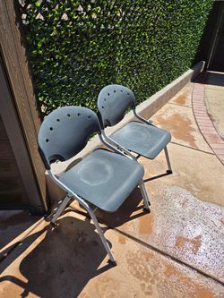 Free Chairs ( 6 black chairs)