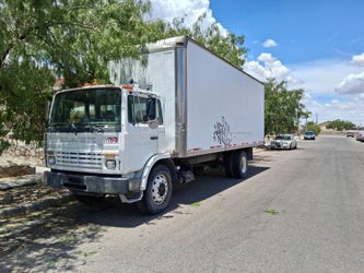 1995 Mack 26 ft  box Truck