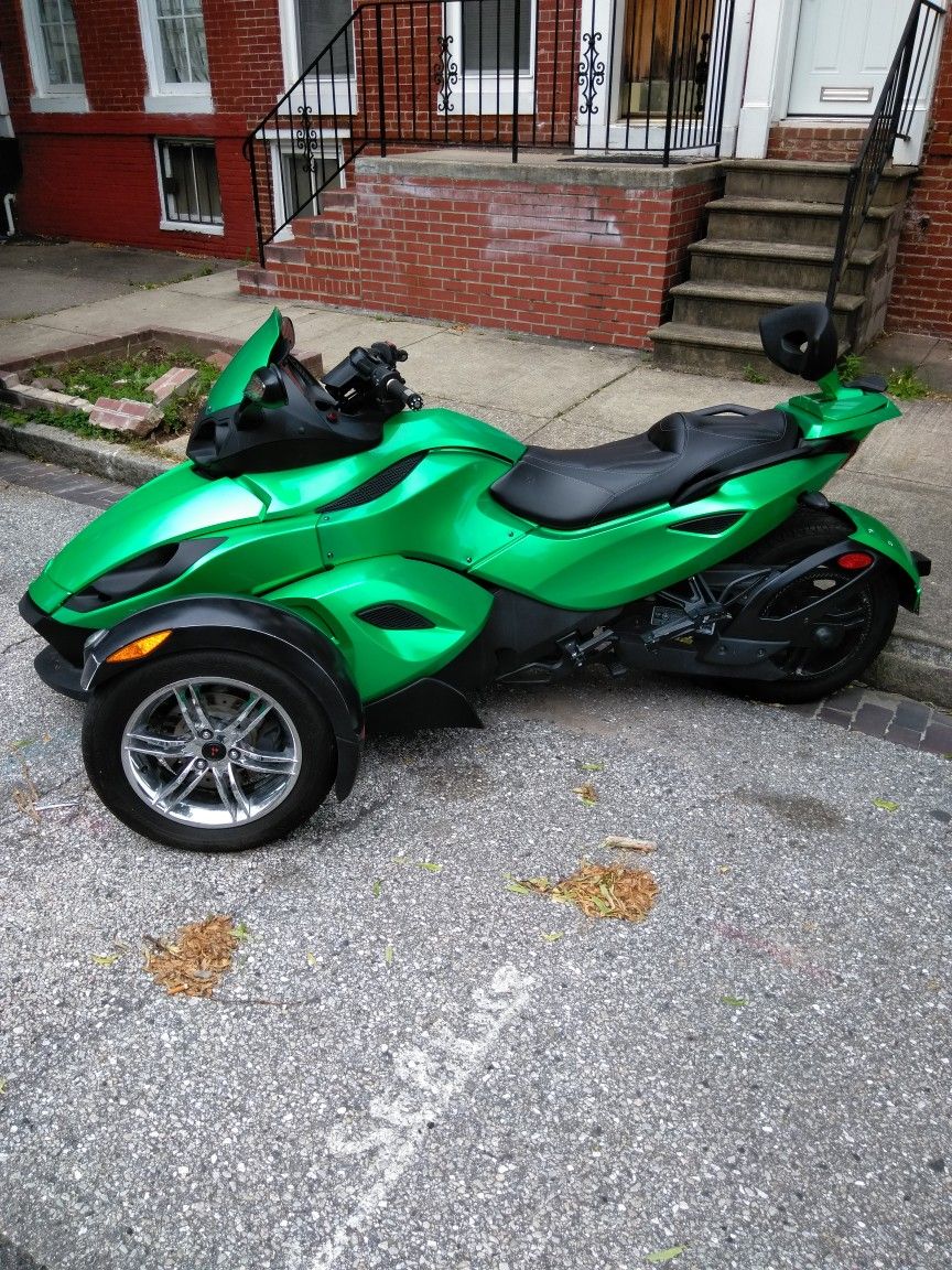 Can Am Spyder three wheel motorbike