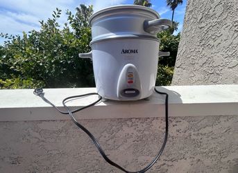 Aroma 7-Cup Rice Cooker - (Used - good condition)