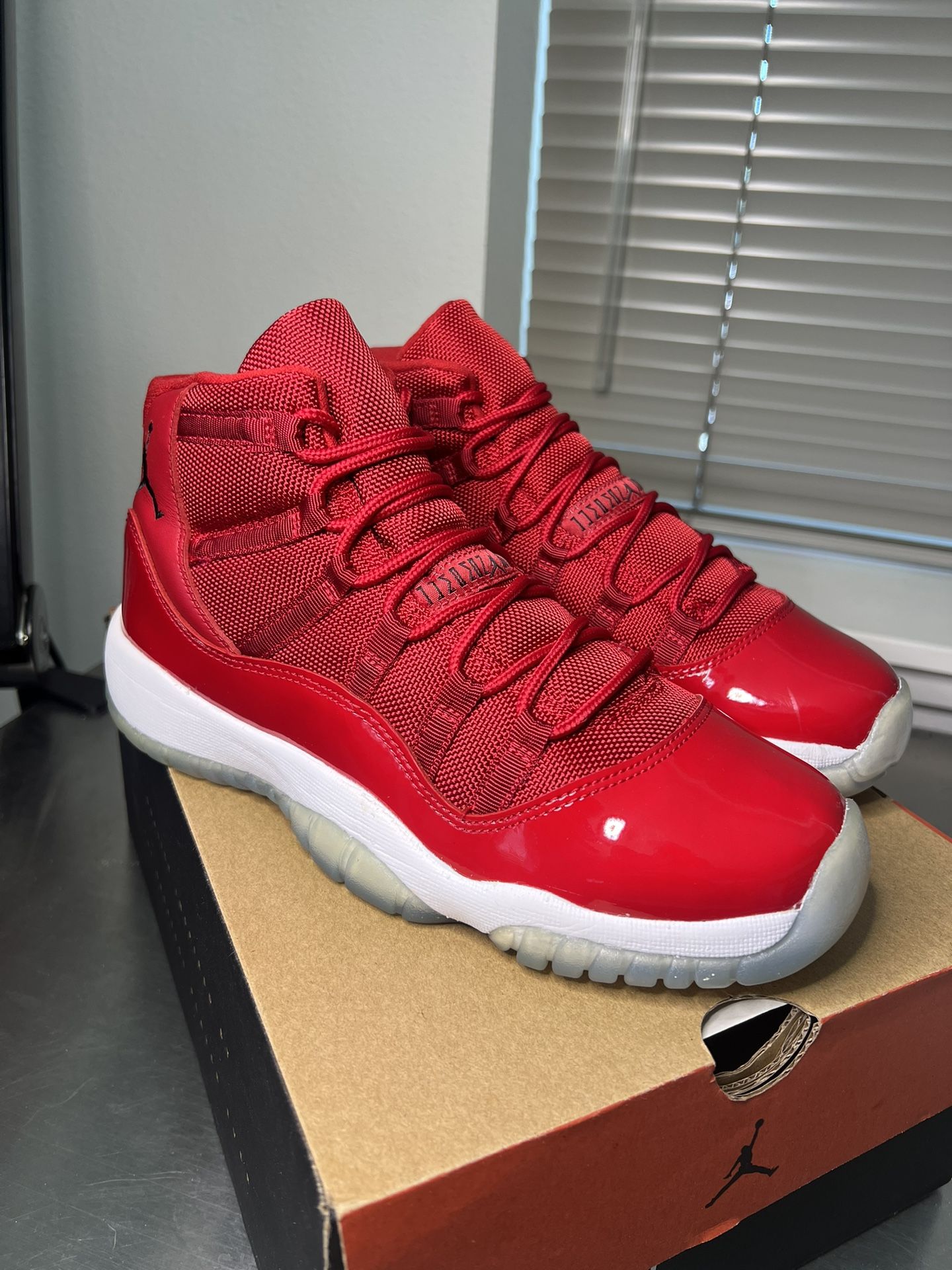 Jordan 11 Win Like 96 Size 7Y 