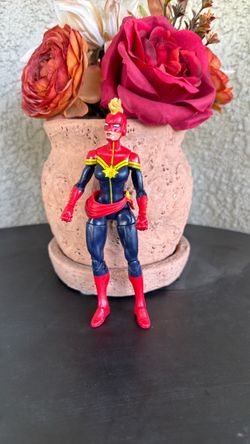 Marvel legends captain marvel