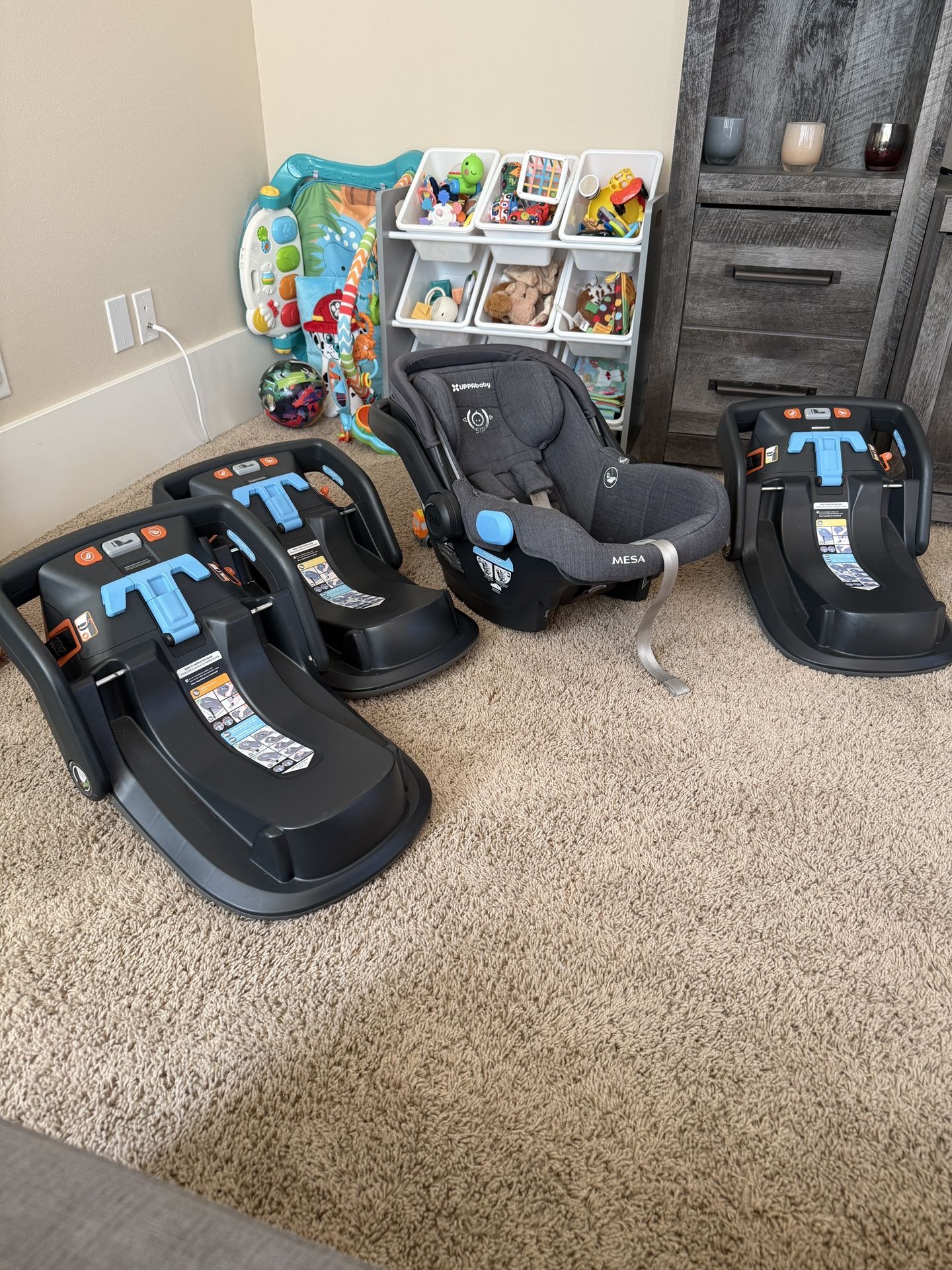 Uppa Baby Mesa Car Seat +3 Bases