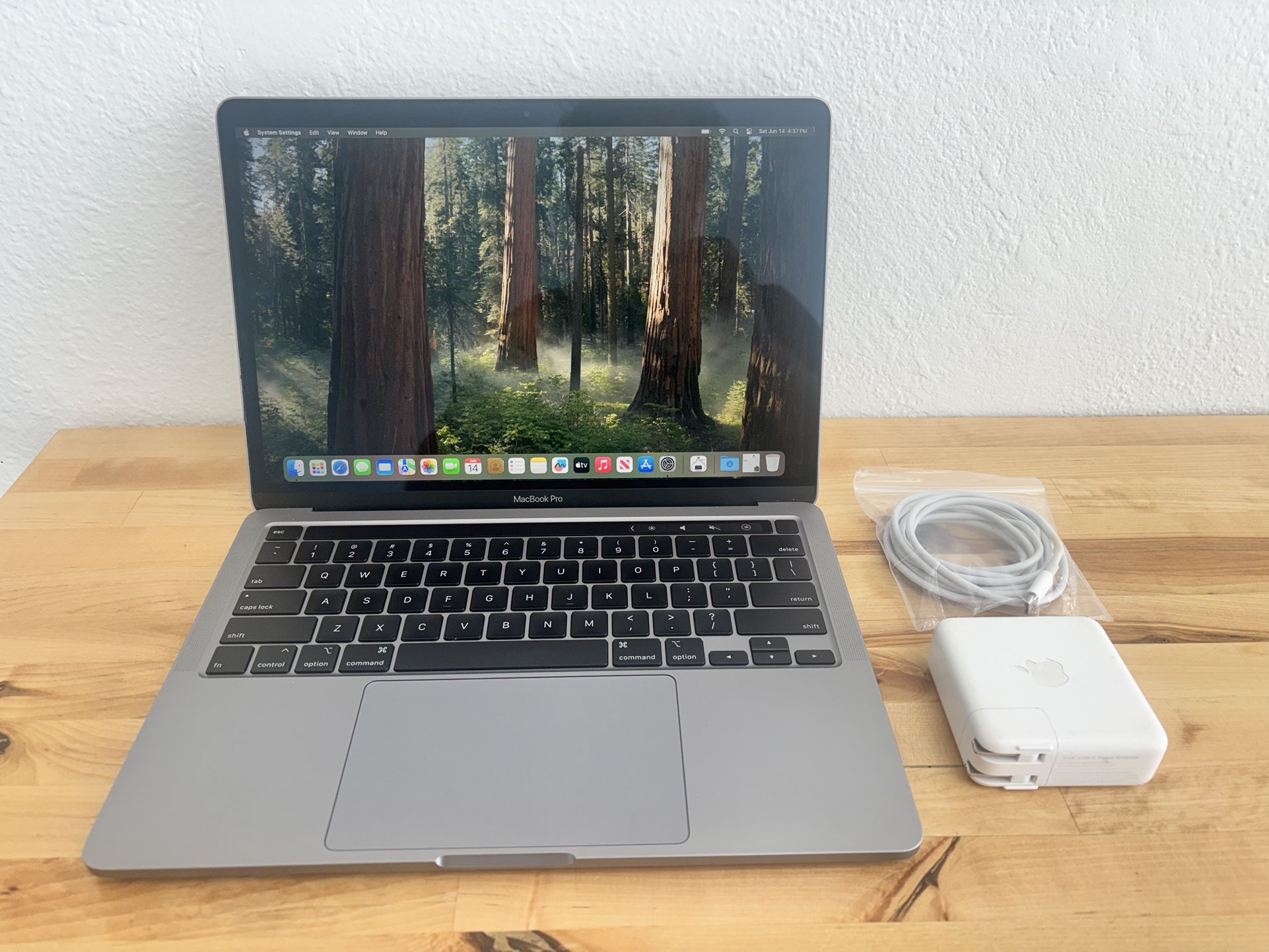 Like New MacBook Pro 13” (2020) – Intel i5 / 16GB / 512GB – Silver