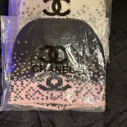 Black and pink cashmere Chanel beanie