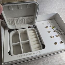 GUESS TRAVEL JEWELRY CASE