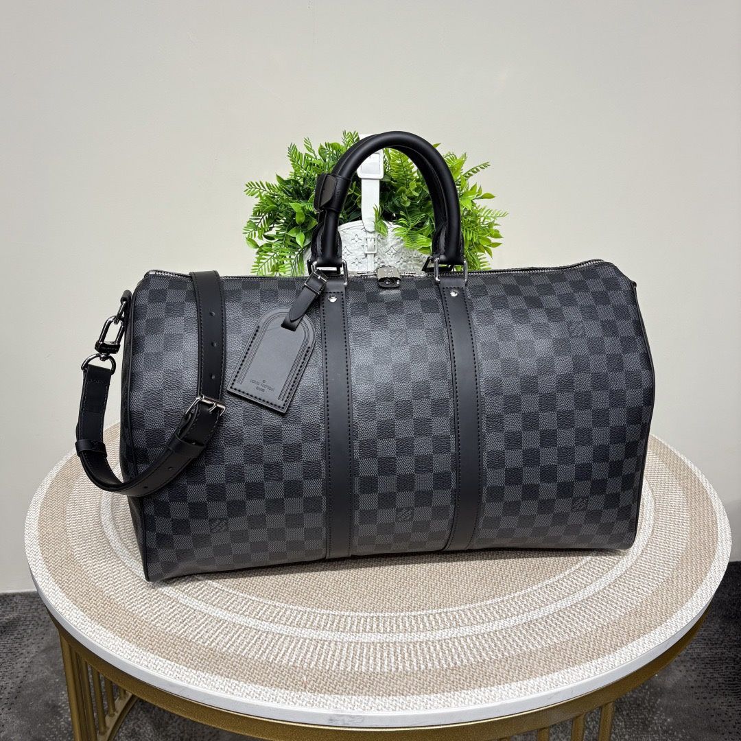Ladies' classic handbag