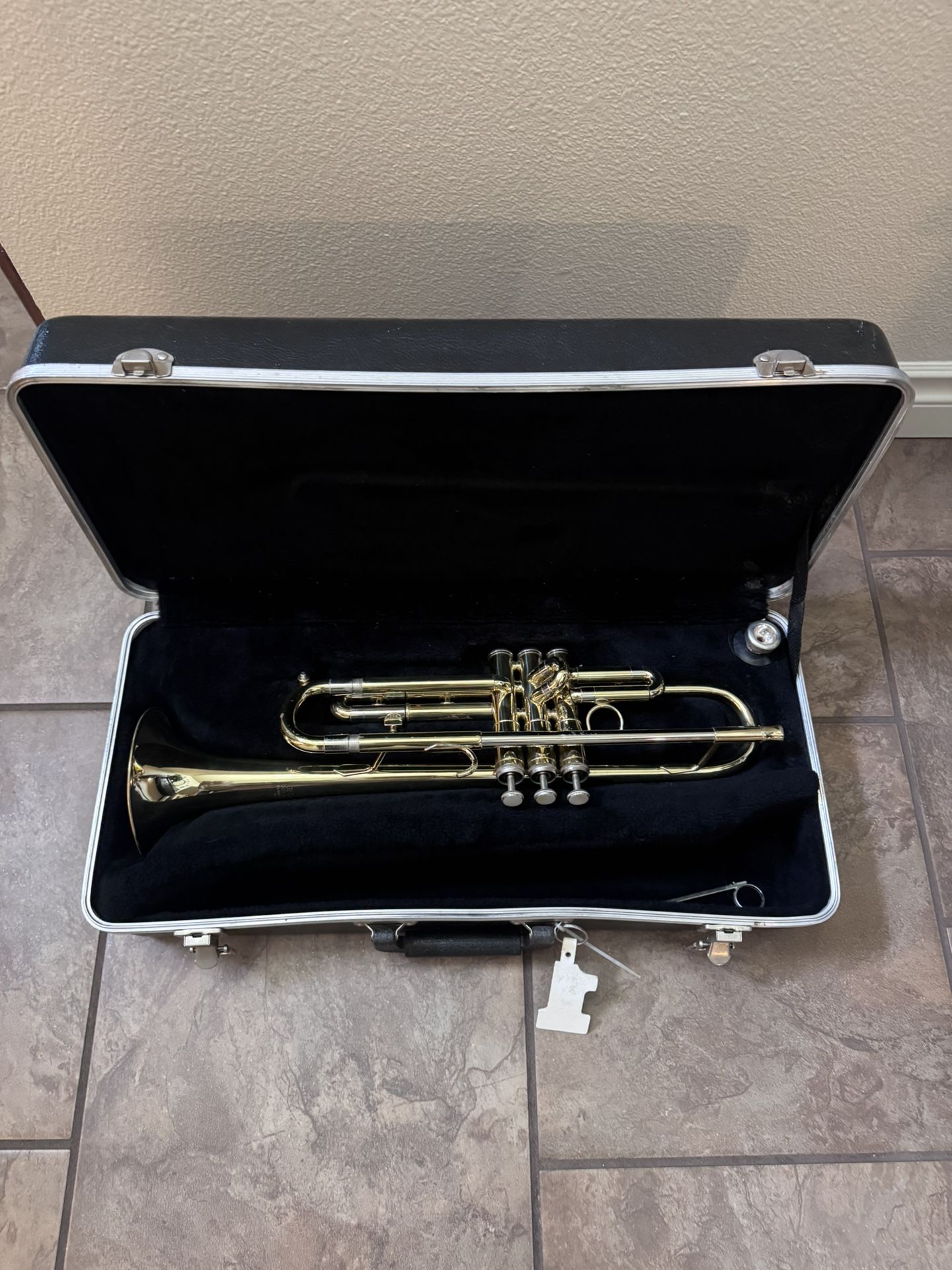 Left Handed Trumpet W/case 